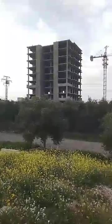 شقة عالعضم بمساكن الإسكان مطلة عالأستراد