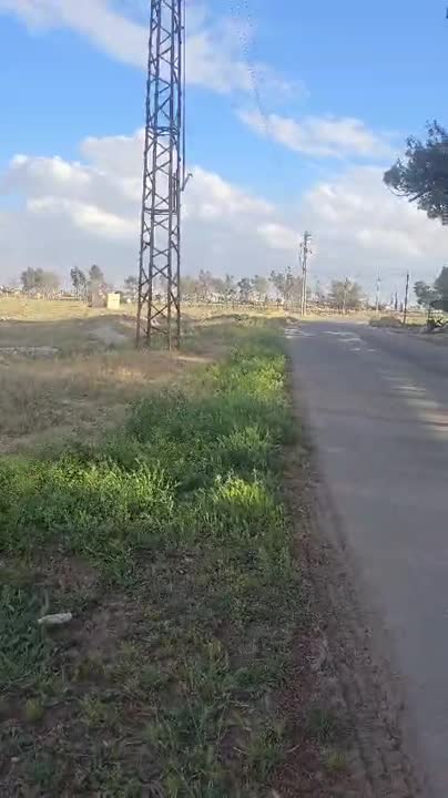 للبيع أرض على طريق المطار