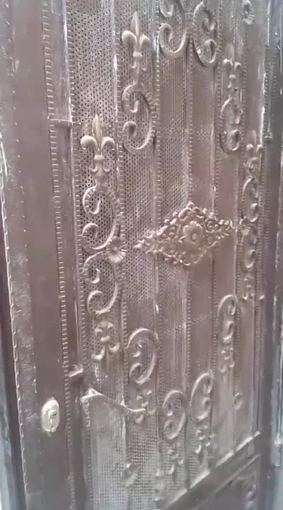 للبيع شقة في حي سيف الدولة عل الشارع الرئيسي 