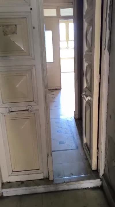 للبيع شقه في دمشق فحامة شارع اليمن موقع مميز اكساء قديم 