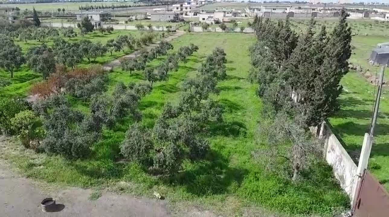 مزرعة مع أرض بعد مصغاة حمص