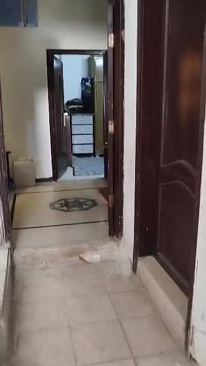 شقة ارضية جنب مشفى الفاتح تلاته وصالون 