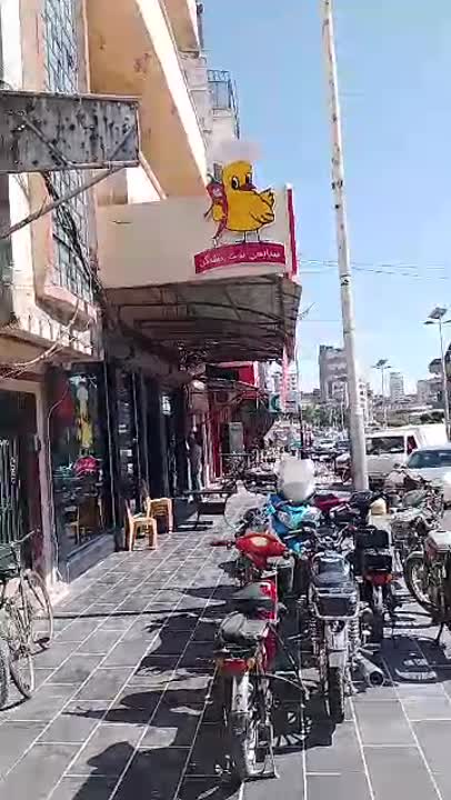 محل تجاري واجهة ٣ متر ونصف مساحة ٣٢ متر مع سقيفة ١٥ متر