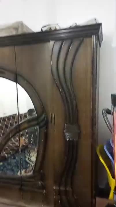 خزانة قشر جوز تقيل 