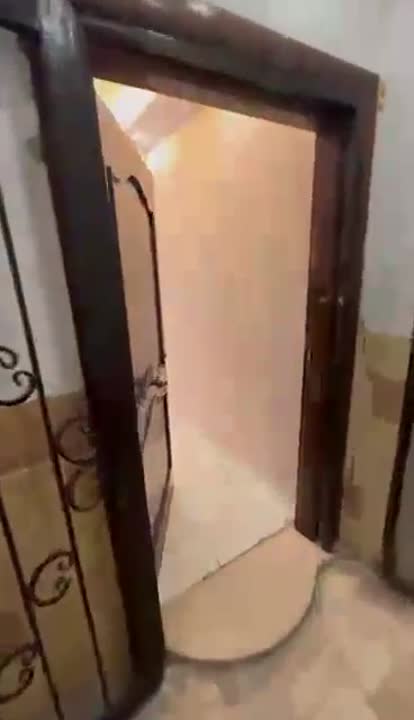 للبيع غرفة وصالون 