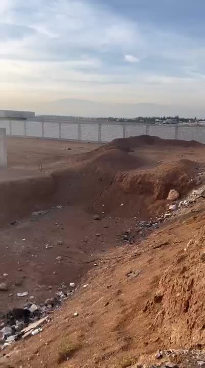 ارض على خط المكرو الواصل بين عرطوز والكسوة