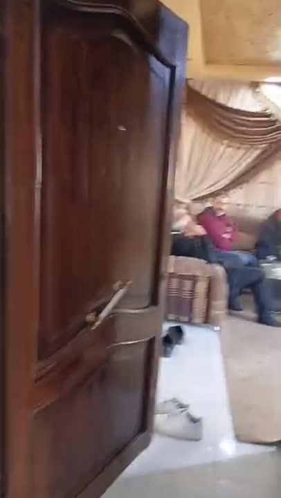 شقتين للبيع في المزة 86 غرفة وصالون بسعر لقطة 22000$