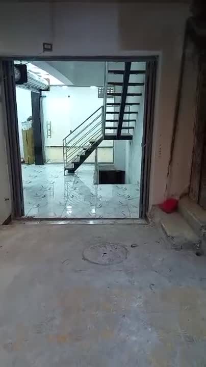 للايجار ثلاث محلات ديكور جاهز