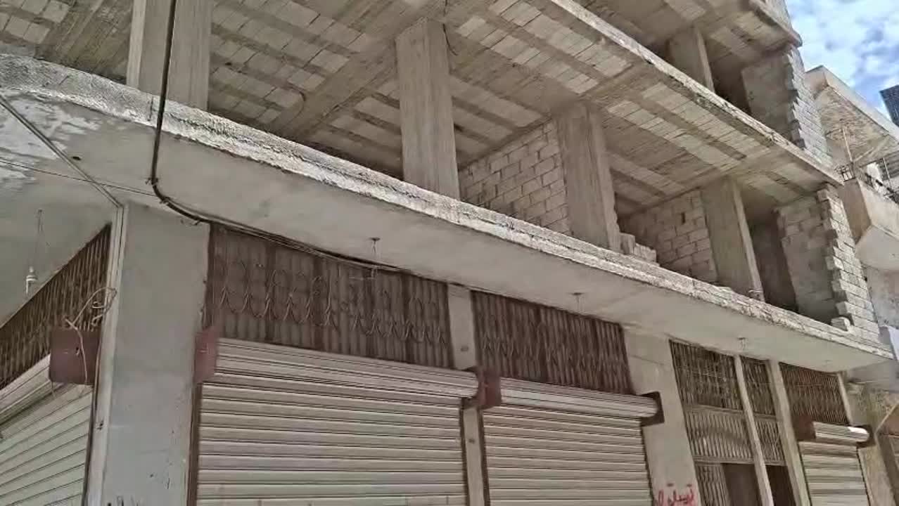 للبيع بناية كاملة  عالعضم 5 طوابق مع محلات او بدون