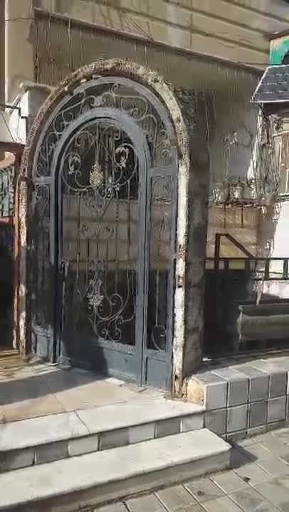 للبيع شقة في صحنايا غرفتين وصالة ومنافع بحالة جيدة جدا 