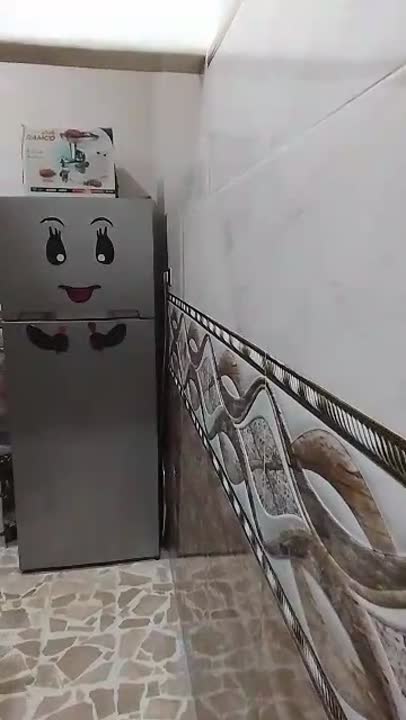 شقه للبيع ثلاثه غرف وموزع حي المواصلات القديمه طابو اخضر طابق اول