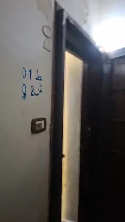 للبيع شقة مؤلفة من ٣ غرف ع موزع بحي الاكرمية اتجاه قبلي طابق اول خلفي