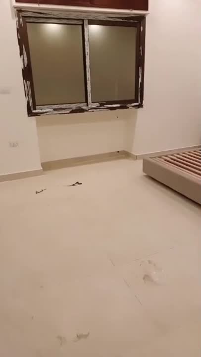 تخت تنجيد 200*180مع رفاص زان بلكامل تحت الرفاص في صندوق ثياب