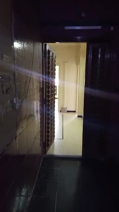 شقة عطريق الشام قرب افران الفانوس ودوار الجامعه طابق ٣ يوجد اصنصير