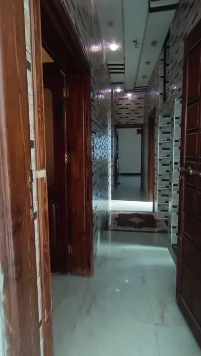 للبيع الشقه في مدينه ادلب عند دوار المتنبي طابق ثاني خمس غرف ومنتفعات