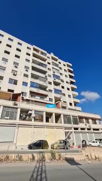 للبيع بعد قوس الهامة ..طريق بيروت القديم على الشارع العام 
(مياه الفيج