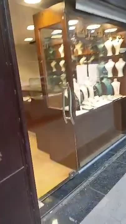 محل تجاري للبيع في طرطوس شارع هنانو بسعر 300,000$