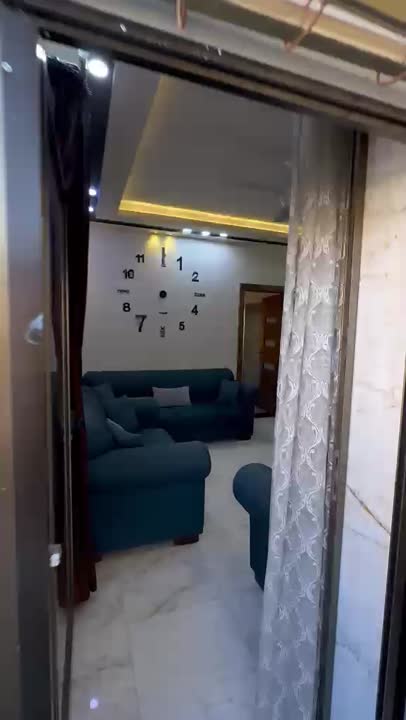 شقة للبيع في المزرعة، 140 م2، 4 غرف وصوفا، بسعر 300,000 $ منهي