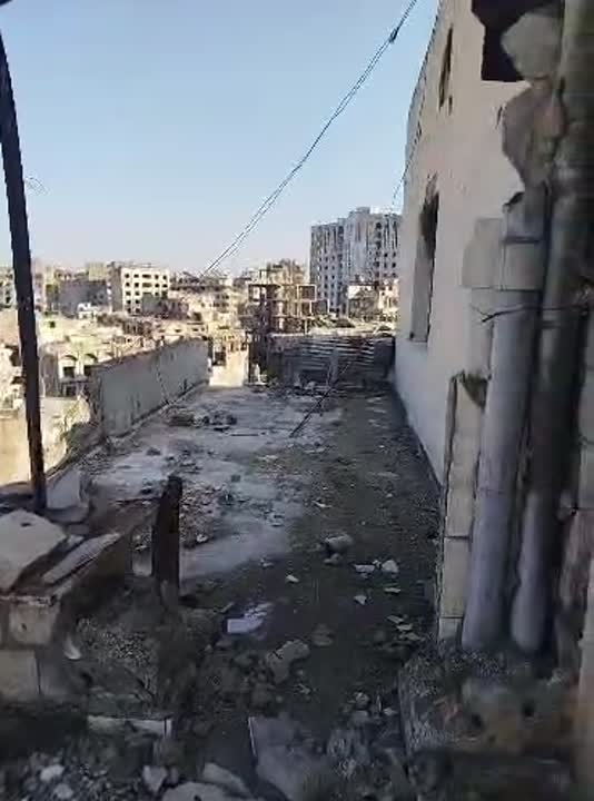 طابق سابع يوجد اسنصير يحتاج تصليح 