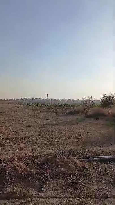 ارض للبيع علا طريق المطار مسورة بريبة من سكة مساحة ٥٥٠ متر 