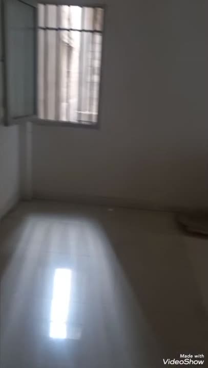 للبيع شقة اول فني بلأرمن قرب المستوصف ومدرسة محارب