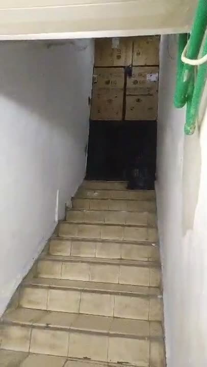 قبو نزول ستة درجات خلف جامع ابي أيوب الأنصاري 