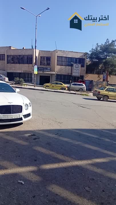 للبيع منزل مع 3 محلات تجارية في الحمدانية بحلب