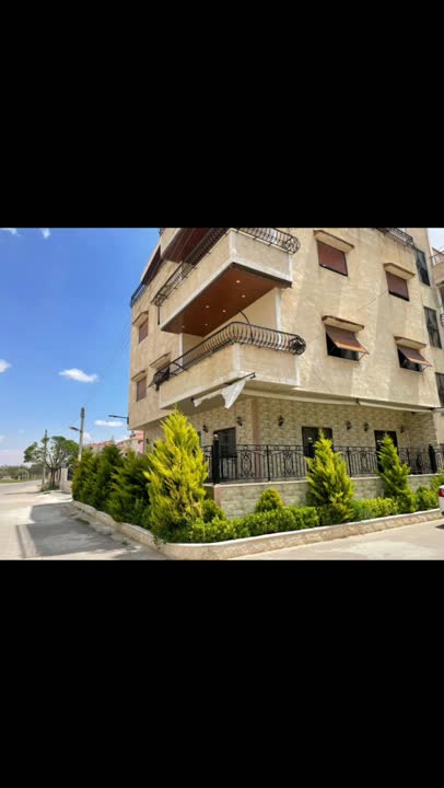 شقة مميزة بأطلالة اكثر من رائعة وموقع مميز 