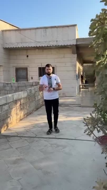 ارض مع شقتين (كل شقة لحال) في ادلب سرمدا بجانب مدرسة وملعب